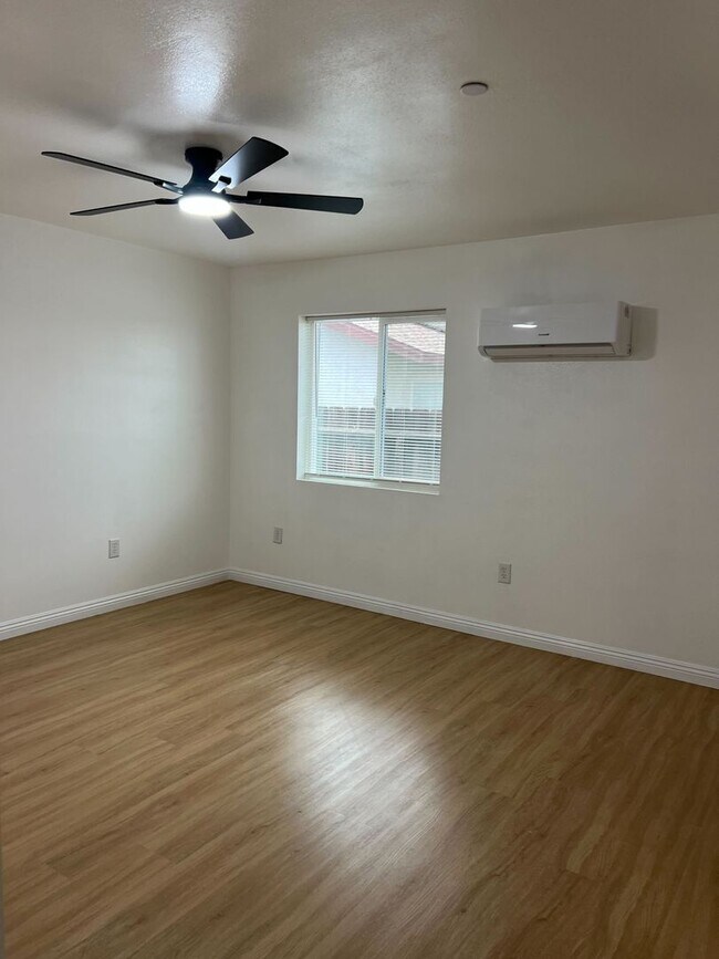 Foto del edificio - 1906 Filson St UNITS A, B, C