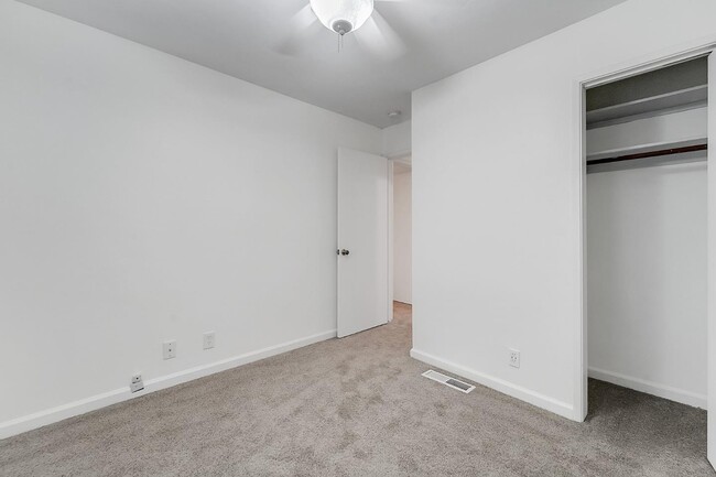 Building Photo - 556 Valley Forge Way