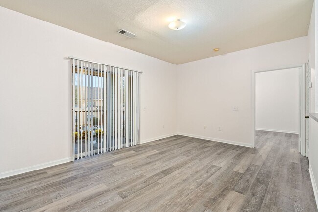 Building Photo - 447 W Longleaf Dr