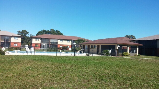 Building Photo - 1702 University Ln