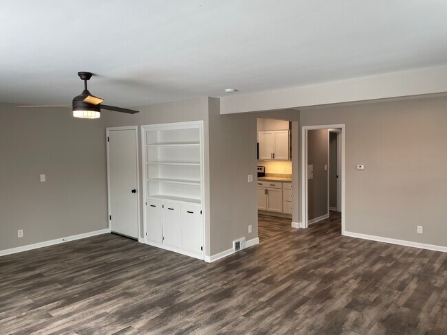 Building Photo - 1727 Liberty Dr