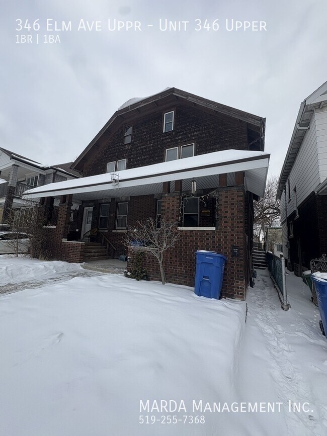 Photo du bâtiment - COZY 1 BED/1 BATH UPPER UNIT WEST INCLUSIVE W/ $50 CAP 1/2 MON FREE