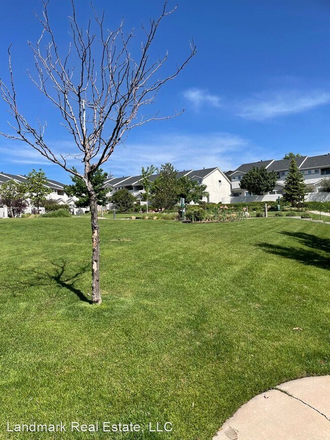 Building Photo - 3 br, 2.5 bath House - 986 Mountain Crest ...