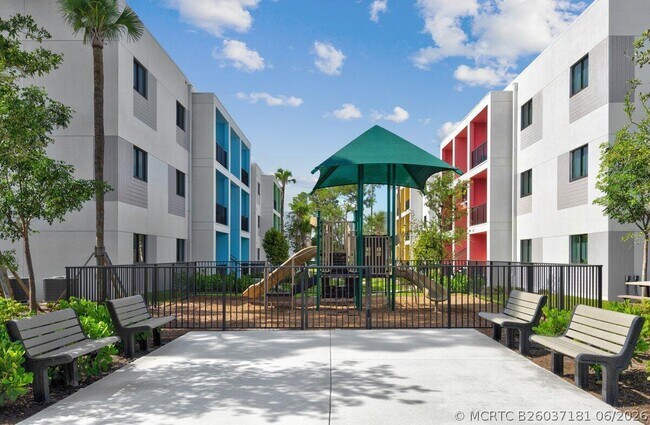 Building Photo - 4260 Lakewood Rd