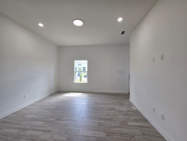 Foto del edificio - 1612 Cordova Dr