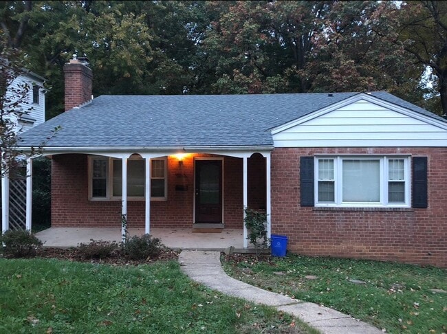 Photo - Absolutely Gorgeous Rambler in Great Location! House