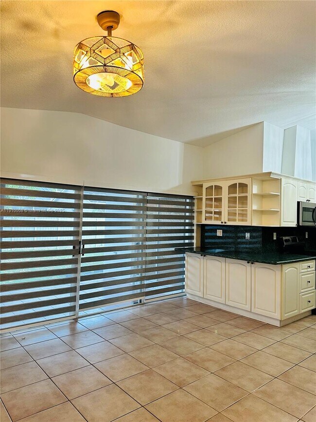 Foto del edificio - 1101 NW 134th Pl