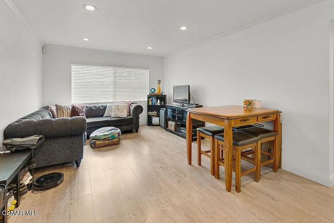 Foto del edificio - 1340 E Hillcrest Dr