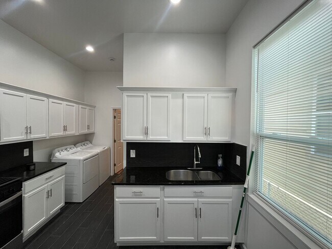 Foto del edificio - 7465-7467Garfi