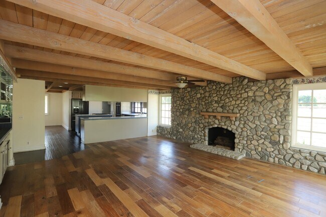 Foto del edificio - 460 S Bridge View Dr