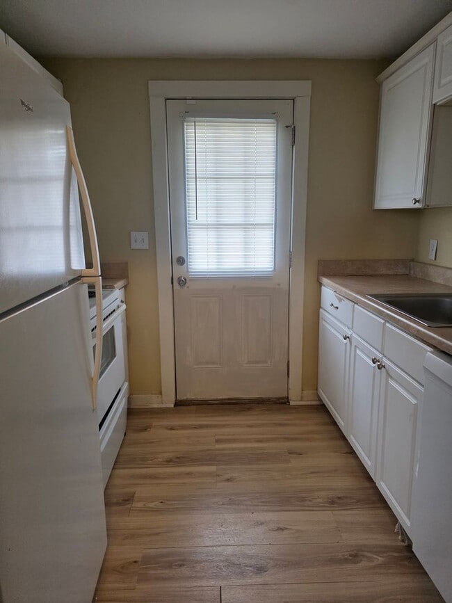 Building Photo - Two-story, 2 bedroom, 1 1/2 bath home