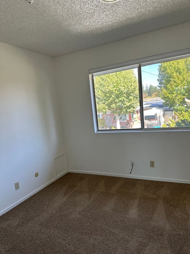 Foto del edificio - Evans Apartments - 1155 Dr, Santa Rosa CA ...