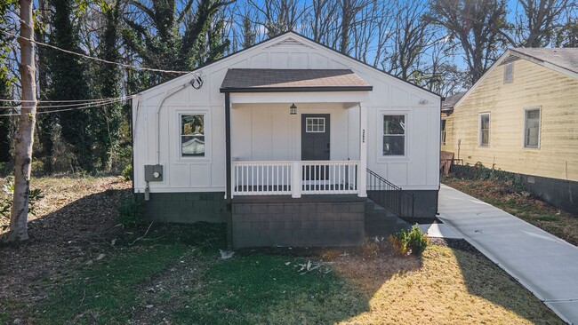 Building Photo - A Cozy, Updated 2-Bedroom Bungalow in the ...