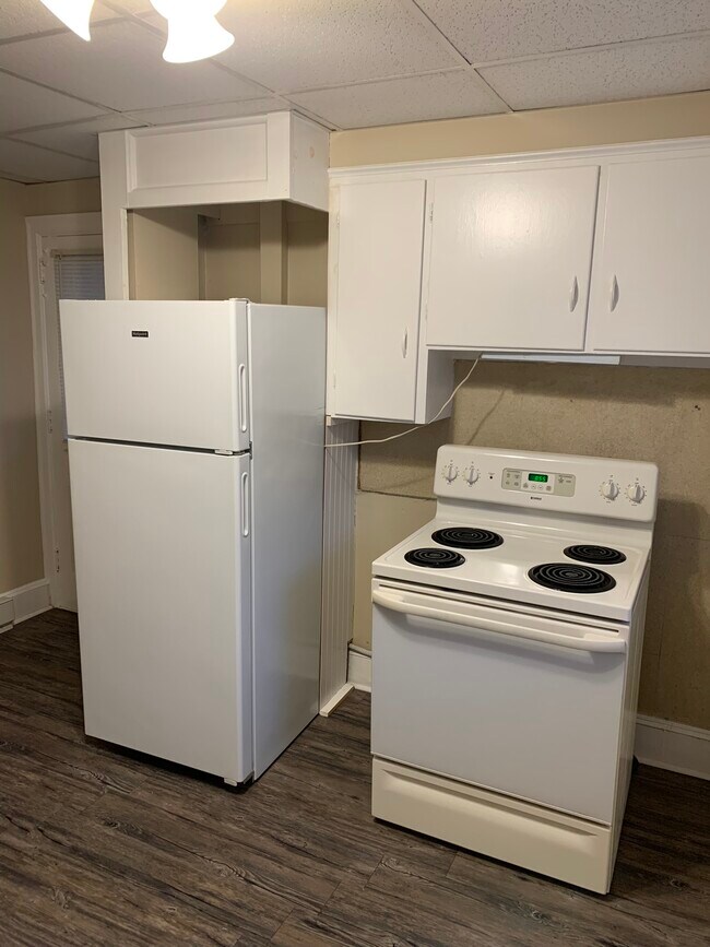 Kitchen Appliances - 164 Chestnut St