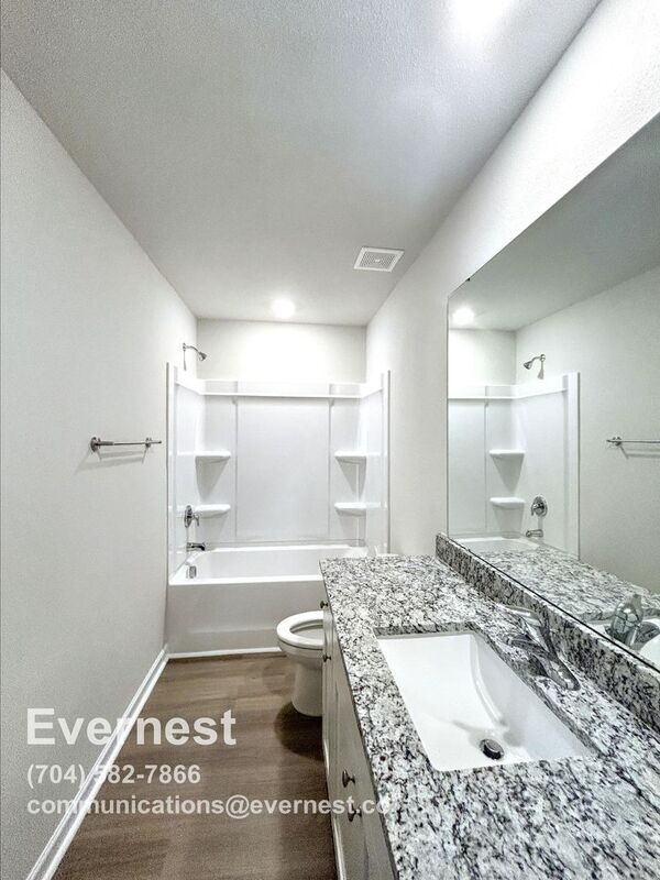 Building Photo - 2160 Willow Gln Dr