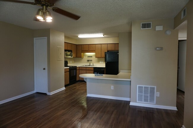 Building Photo - 2/1 Mayport Condo Near the Beach