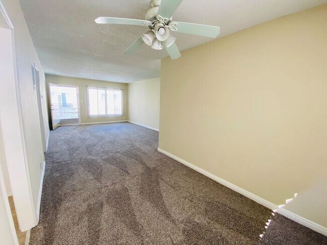 Building Photo - Beverly Hills Adjacent