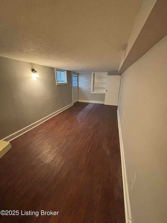 Building Photo - 2052 Midland Ave