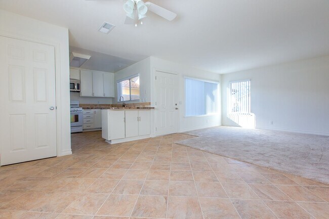 Foto del edificio - 3BR 2BA bath condo located at Adams and Bu...