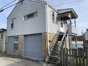 Building Photo - 437 Fountain St
