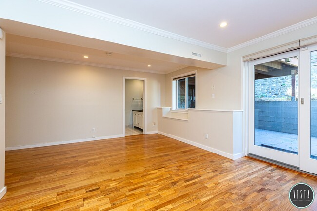 Building Photo - ELEGANT 3BD/2BA NOE VALLEY HOME WITH PRIVA...