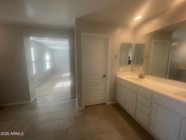 Building Photo - 14222 West Honeysuckle Dr