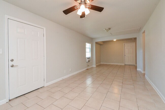 Building Photo - 2118 THONIG-