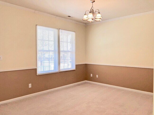Building Photo - Open Floor Plan, Fenced Back Yard & Gated ...