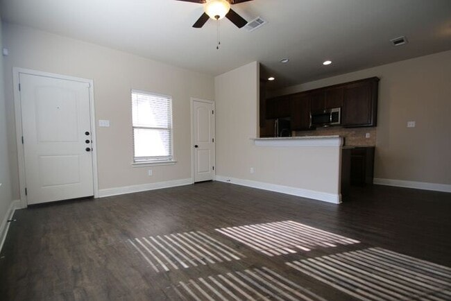 Foto del edificio - Beautifully Upgraded 3/2 Duplex w/ Garage & Fenced Yard | Off Camp Bowie!