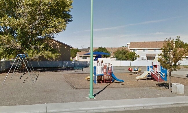 Foto del edificio - 451 N Broadway St