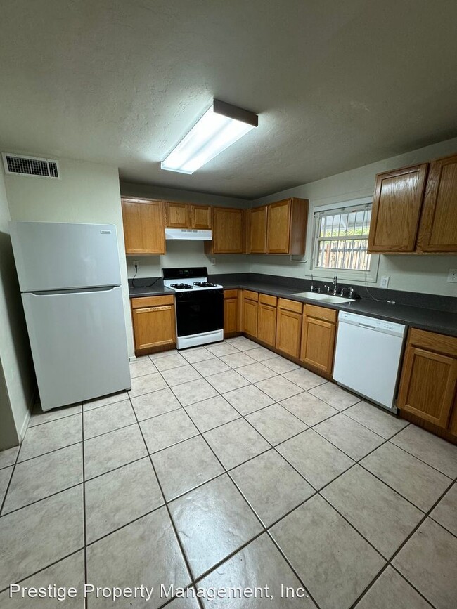 Building Photo - 2 br, 1 bath House - 755 S Bryant Ave