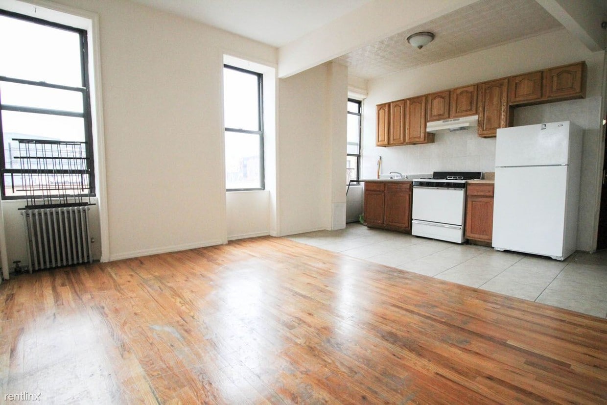 Primary Photo - 320 Linden St