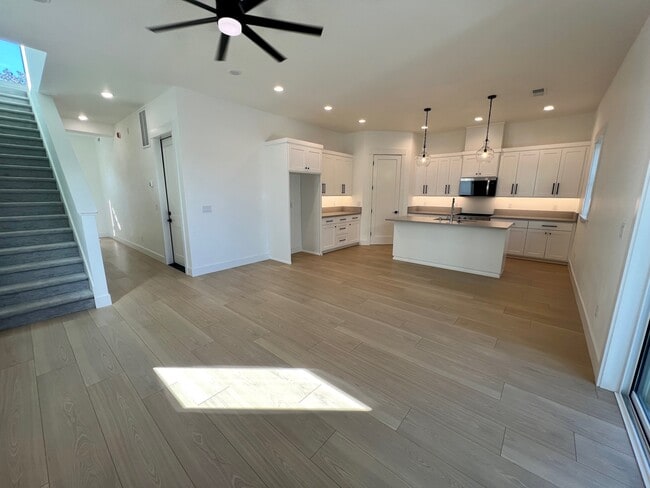 Building Photo - 331 Talons Dr