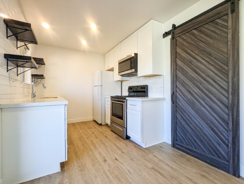 465 Calderon Ave Unit 15, Mountain View, CA 94041 Room for Rent in