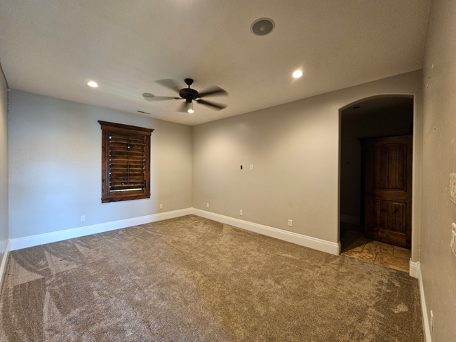 Foto del edificio - 738 Deer Hollow Rd
