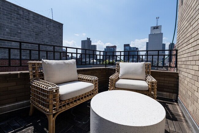 Building Photo - 809-6B  New 2BR Duplex With Private Patio