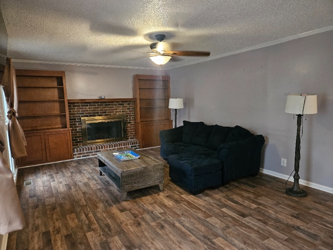 Building Photo - 536 Shadow Moss Dr