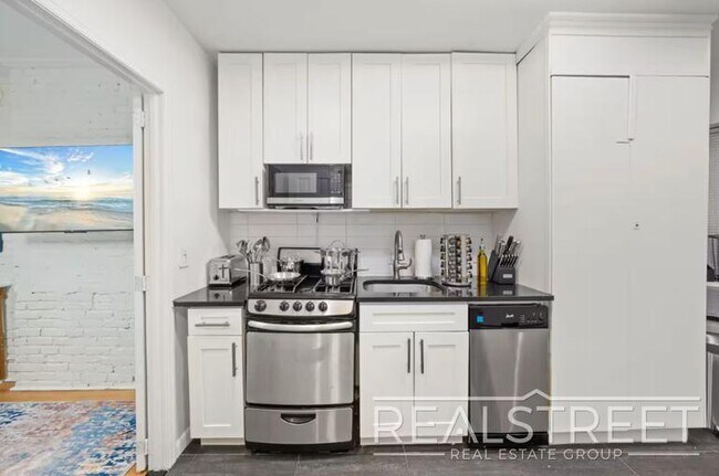 Foto del edificio - Modern 1BR/1BA in Prime Lower Manhattan | Fast Access to Midtown & Google HQ