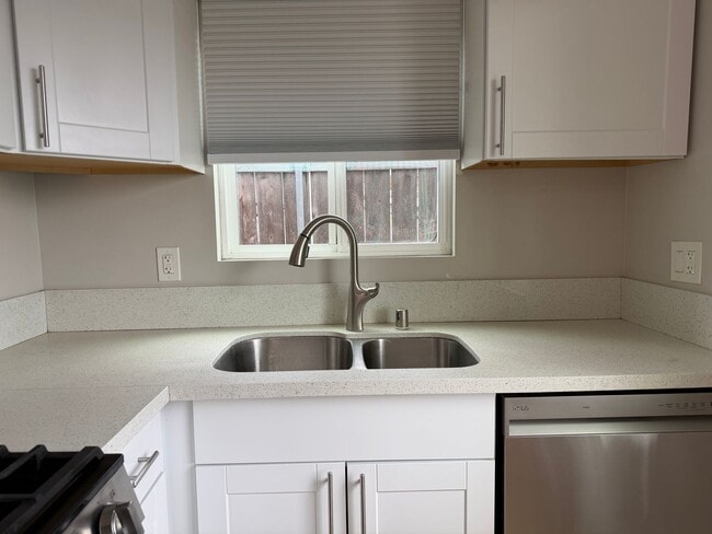 Building Photo - 26th Street