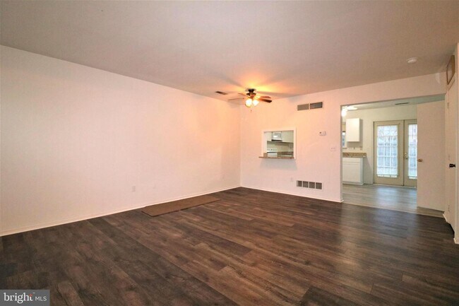 Building Photo - 107 Periwinkle Dr