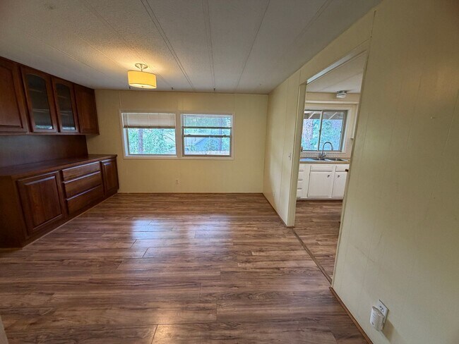 Building Photo - 128 Canyon Creek Trail