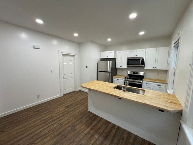 Building Photo - 2469 Professor Ave