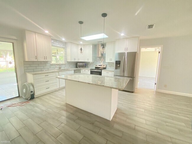 Building Photo - 3 br, 2 bath House - 28 Blare Dr