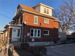 Building Photo - 70 Queenston St