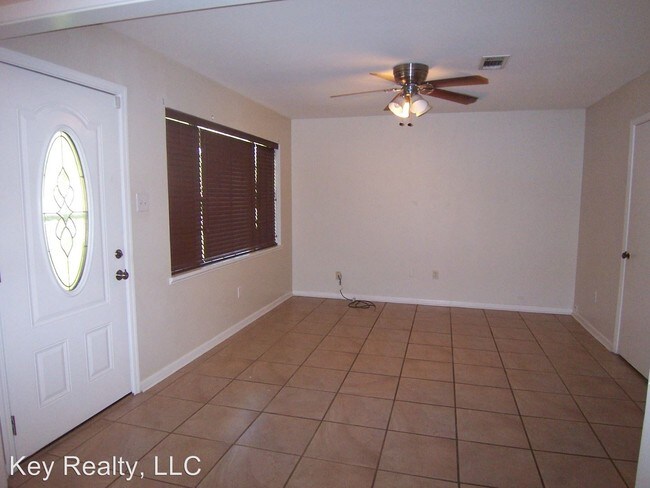 Building Photo - 1803 Powell Ln