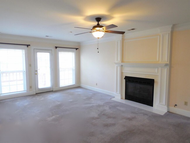 Foto del edificio - 352 Songbird Rd