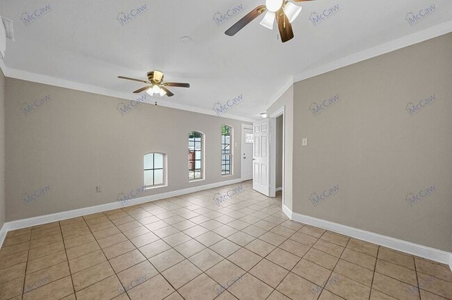 Building Photo - 1014 W Clarendon Dr