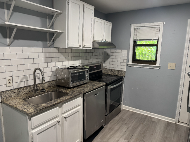 Building Photo - 575 Springwood Dr