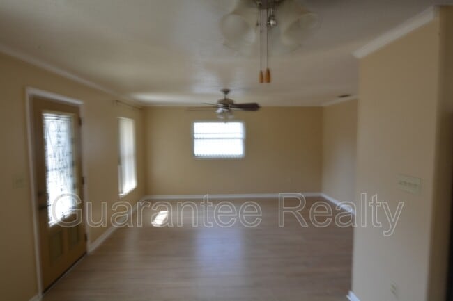 Foto del edificio - 541 Carey Pl