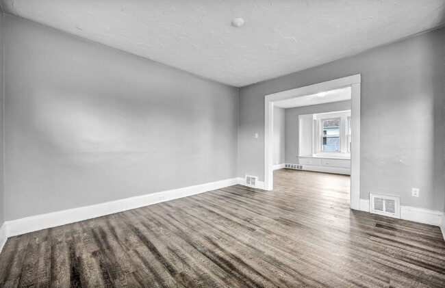 Building Photo - Newly renovated 4 bedroom HALF OFF MAY RENT